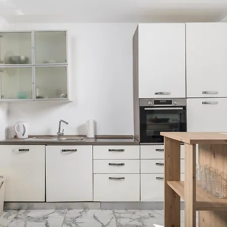 Apartment Lux 3 *