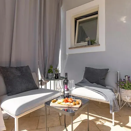 Lux 3 *