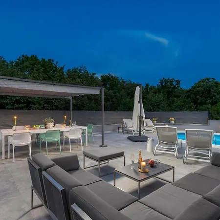 Apartment Lux 3 *
